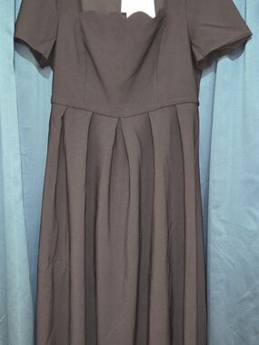 Classic Black Short-Sleeve Pleated Women's Dress